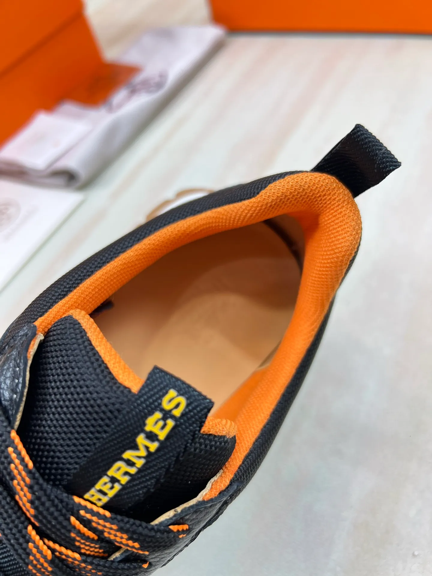 Factory price 640💰Hermes Jimmy men's sneakers, Hermes high-tech canvas and suede goatskin sneakers with grooved rubber soles. Create a modern hiking style. Honey-colored rubber sole, white rubber midsole, pumpkin-colored high-tech canvas lining Size: 38-44 (45 customized)